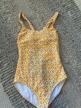 Shade & Shore Yellow Tile Print One-Piece Swimsuit medium padded new criss cross